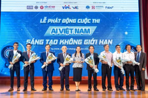 Đại diện Ban Tổ chức, Ban cố vấn và Ban giám khảo cuộc thi tại buổi lễ phát động.