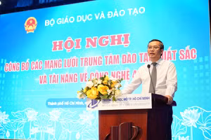 Thứ trưởng Nguyễn Văn Phúc phát biểu tại hội nghị. Ảnh: HCMOU