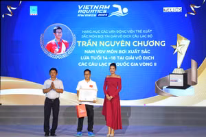Trần Nguyên Chương - học sinh lớp 10 (chuyên Sinh) Trường Phổ Thông Năng Khiếu Đại học Quốc Gia TPHCM tại lễ vinh danh.
