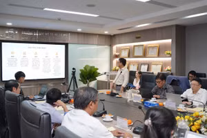 Một diễn giả trình bày và chia sẻ hoạt động nghiên cứu khoa học của Tạp chí đơn vị mình khi tham gia vào hệ thống trích dẫn quốc tế. 