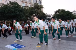 Sinh viên Trường Đại học Y khoa Phạm Ngọc Thạch tại buổi mít tinh “Chủ động phòng bệnh – Vì một Việt Nam khỏe mạnh”. (Ảnh: VPT)