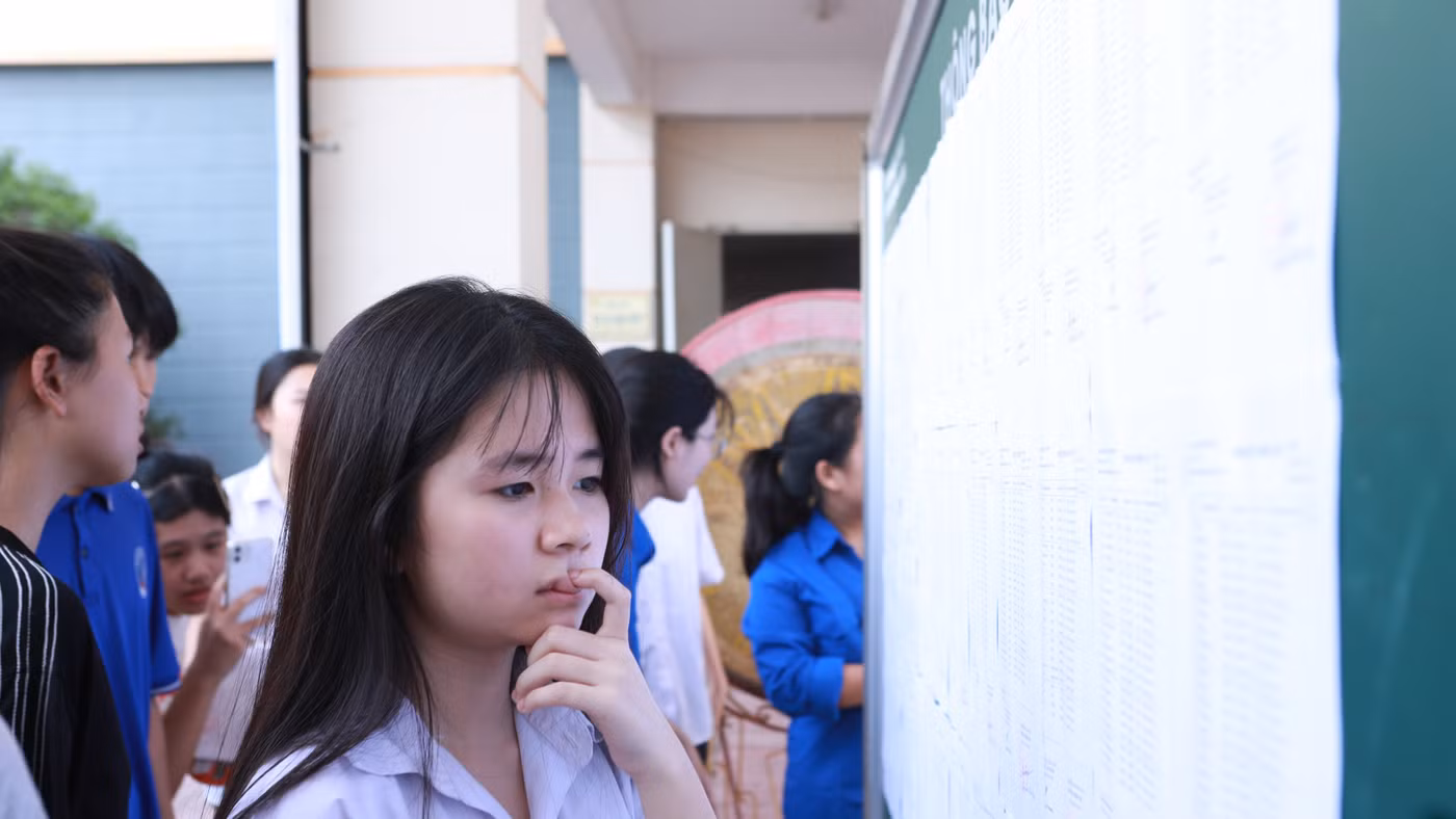 Thí sinh tham dự Kỳ thi tuyển sinh vào lớp 10. Ảnh: Đình Tuệ.