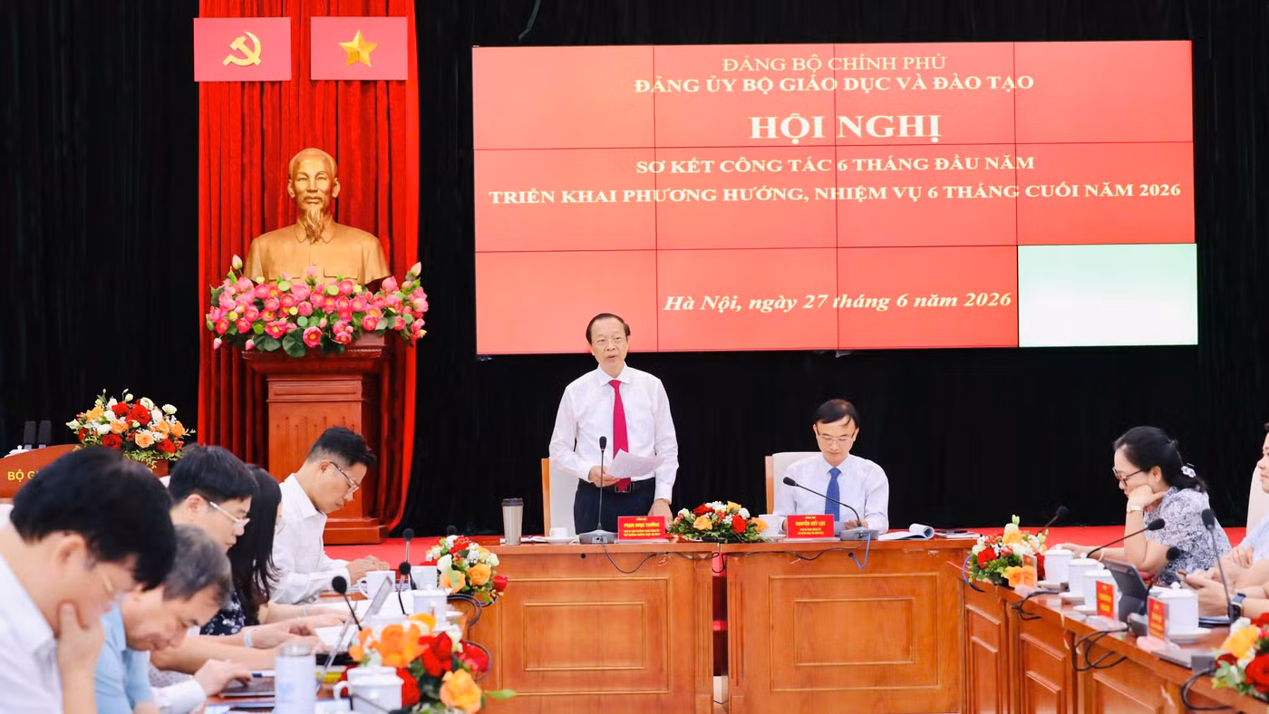 Phó Bí thư Thường trực Đảng ủy Bộ GD&ĐT, Thứ trưởng Thường trực Phạm Ngọc Thưởng phát biểu tại hội nghị. 