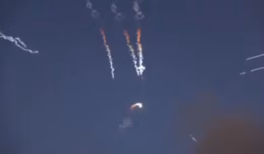 Video: Iran tung đòn trả đũa, tên lửa dội xuống loạt căn cứ Mỹ ở Trung Đông