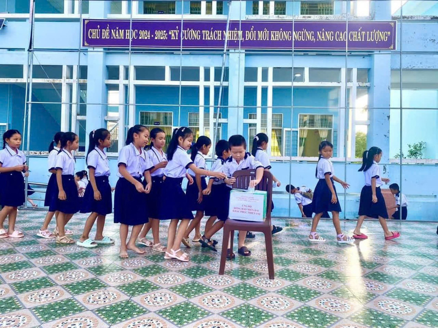hoc sinh ung ho 5.jpg