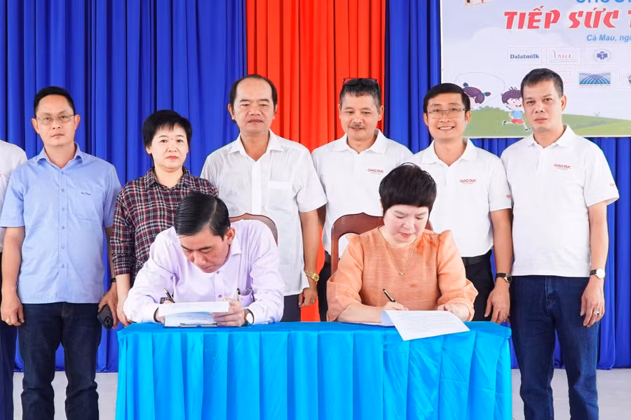 tiep suc den truong 16.jpg