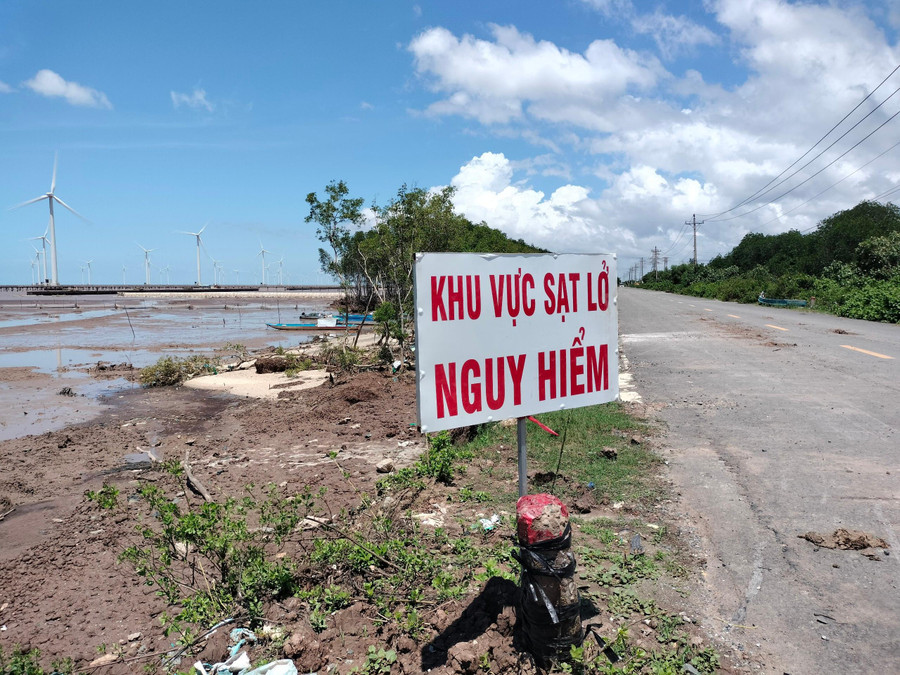 Bạc Liêu họp khẩn khắc phục tình trạng sạt lở đê 