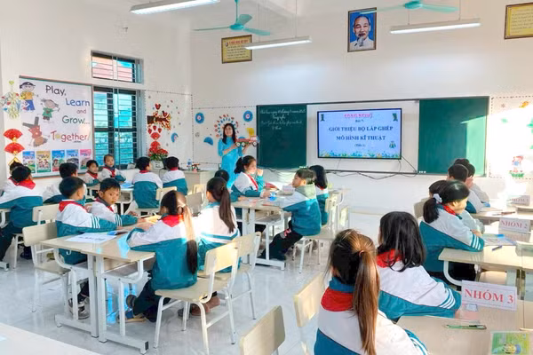 Một lớp học của Trường tiểu học Nghĩa Lợi (Quỹ Nhất, Ninh Bình).
