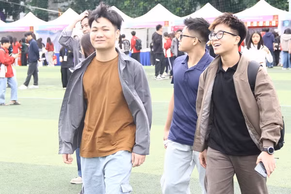Sinh viên Trường ĐH Hà Nội háo hức đến Ngày hội việc làm – HANU Job Fair 2025.