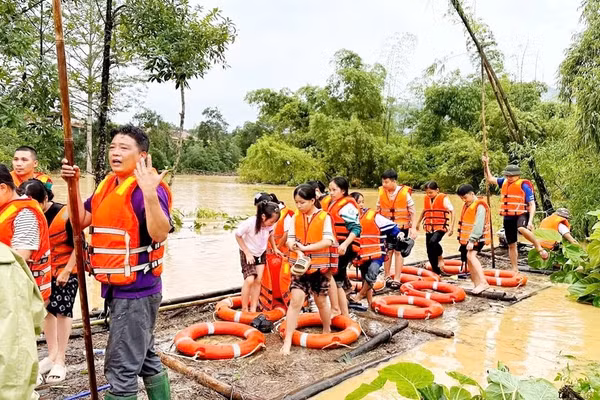 Trẻ em là nhóm đối tượng nhạy cảm, dễ bị ảnh hưởng tâm lý bởi thiên tai. Ảnh minh hoạ/internet