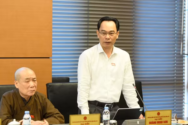 Bộ trưởng Hoàng Minh Sơn phát biểu tại phiên thảo luận tổ.