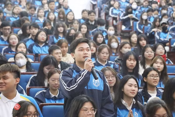 Sinh viên Trường Đại học Mở Hà Nội tại Diễn đàn 'Hành trình sinh viên khởi nghiệp 2025'.