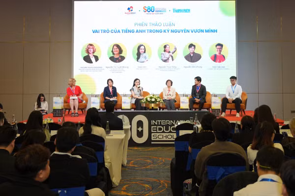 Các chuyên gia, diễn giả chia sẻ tại chương trình Chương trình học bổng giáo dục "S80 International Education Scholarship".