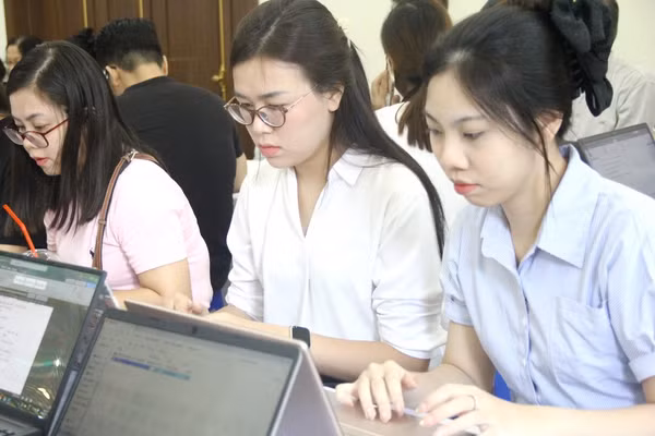 Giáo viên Trường Tiểu học, THCS và THPT Thực nghiệm Khoa học Giáo dục tham gia buổi tập huấn - ngày 13/9.
