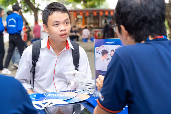 Thí sinh tham dự ngày hội tư vấn tuyển sinh, hướng nghiệp năm 2025 tại Đại học Bách khoa Hà Nội.