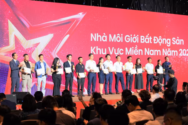 Batdongsan.com.vn tổ chức Giải thưởng Nhà môi giới Bất động sản Việt Nam.