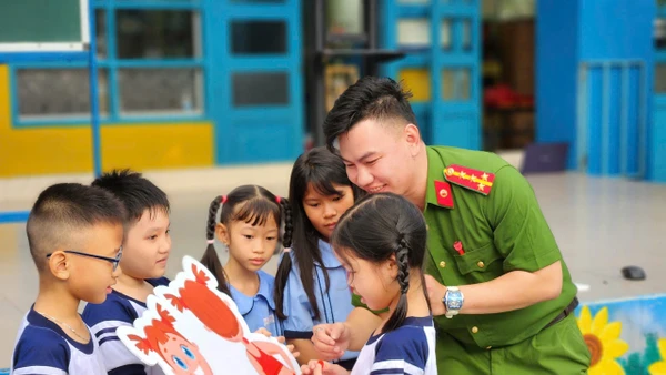 Đại úy Nguyễn Anh Quân, Báo cáo viên Phòng Cảnh sát Hình sự Công an TPHCM.