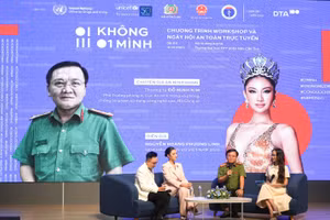 Tọa đàm “Không một mình giữa thế giới ảo”. Ảnh: Công an Cần Thơ.