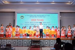 Chương trình văn nghệ chào mừng của học sinh Trường Tiểu học Ngô Quyền, TP Cần Thơ. Ảnh: Yến Phương.