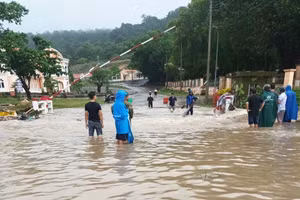 Nhiều tuyến đường tại Thổ Châu bị ngập nặng.