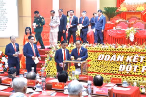 Các đại biểu tiến hành bỏ phiếu bầu Ban chấp hành Đảng bộ Hà Tĩnh nhiệm kỳ 2025-2030.