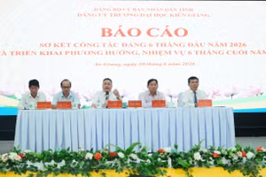 Đoàn Chủ tọa điều hành hội nghị.
