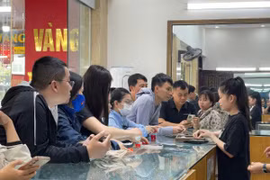 Thị trường vàng Hà Tĩnh sôi động trong ngày 17/4.