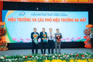 Trường Đại học Kiên Giang ra mắt Ban Giám hiệu nhiệm kỳ mới