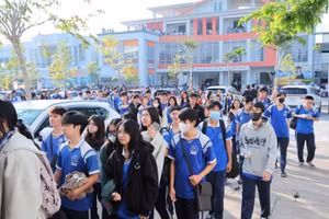 Không khí rộn ràng tại khuôn viên Trường CĐ Kiên Giang.