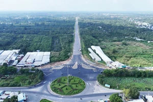 Từ vòng xoay Cái Cui, các phương tiện di chuyển vào nút giao IC2 để kết nối với cao tốc Cần Thơ – Cà Mau.