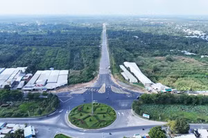 Từ vòng xoay Cái Cui, các phương tiện di chuyển vào nút giao IC2 để kết nối với cao tốc Cần Thơ – Cà Mau.