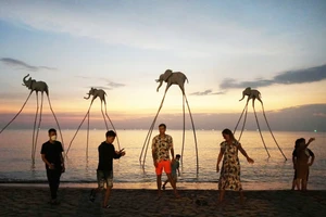 Du lịch được coi là điểm sáng trong tổng thể phát triển kinh tế - xã hội của tỉnh An Giang. Ảnh: Yến Phương