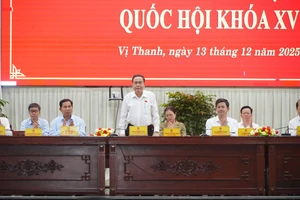 Chủ tịch Quốc hội Trần Thanh Mẫn chủ trì Hội nghị tiếp xúc cử tri tại TP Cần Thơ. 