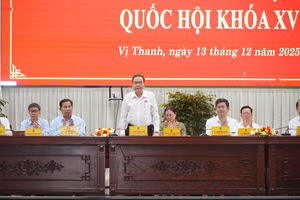 Chủ tịch Quốc hội Trần Thanh Mẫn chủ trì Hội nghị tiếp xúc cử tri tại TP Cần Thơ. 