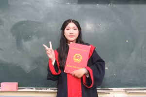 Chân dung nữ sinh Đinh Yến Linh vừa đạt điểm 10 môn Lịch sử trong Kỳ thi tốt nghiệp THPT năm 2026.