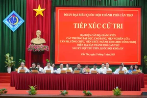 Quang cảnh buổi tiếp xúc cử tri.