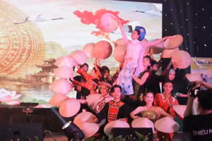 Rực rỡ chương trình văn nghệ mừng Đảng - mừng Xuân Bính Ngọ 2026 tại Trường ĐH Kiên Giang.