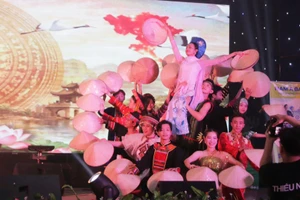 Rực rỡ chương trình văn nghệ mừng Đảng - mừng Xuân Bính Ngọ 2026 tại Trường ĐH Kiên Giang.