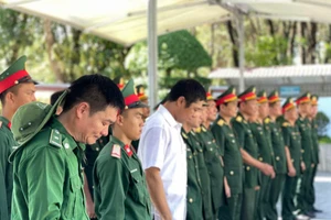 Những ngày tháng 7, khu Di tích lịch sử Ngã ba Đồng Lộc đón tiếp hàng nghìn du khách về dâng hương tưởng niệm.