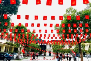 Trường lớp ở Hà Tĩnh rực rỡ cờ hoa chào đón năm học mới.