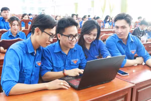 Sinh viên Trường Đại học Kiên Giang đẩy mạnh các hoạt động nâng cao năng lực số. 