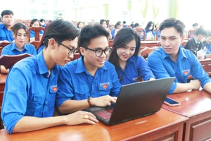 Sinh viên Trường Đại học Kiên Giang đẩy mạnh các hoạt động nâng cao năng lực số. 
