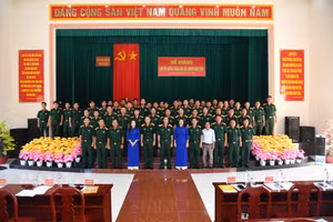 Lớp bồi dưỡng chụp ảnh lưu niệm.