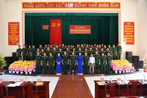 Lớp bồi dưỡng chụp ảnh lưu niệm.