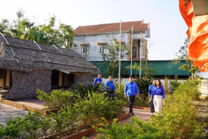 Nhà cụ Mai Kính (thôn Bùi Xá, xã Phù Việt, huyện Thạch Hà) nay là thôn Bùi Xá, xã Việt Xuyên, Hà Tĩnh.