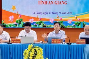 Đoàn khảo sát thực tế của Bộ Giáo dục và Đào tạo làm việc tại tỉnh An Giang.