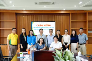 Quang cảnh buổi ký kết.