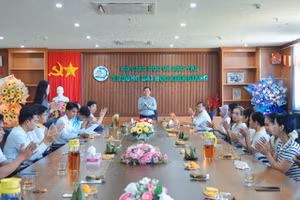 TS Nguyễn Văn Thành, Hiệu trưởng Trường ĐH Kiên Giang, gửi lời chúc mừng năm mới đến viên chức, người lao động và sinh viên.