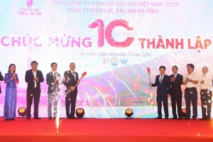 Nghi thức lễ kỷ niệm 10 năm thành lập Công ty Điện lực Dầu khí Hà Tĩnh.