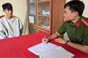 Đối tượng Phạm Duy Thanh (Nhơn Mỹ, An Giang) tại cơ quan Công an.